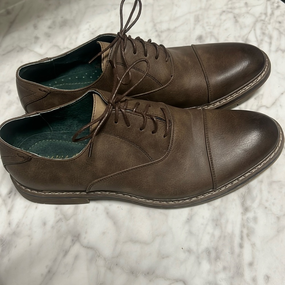 Todd Welsh Men's brown practically New Dress Shoe, Size 11D. Green lining
